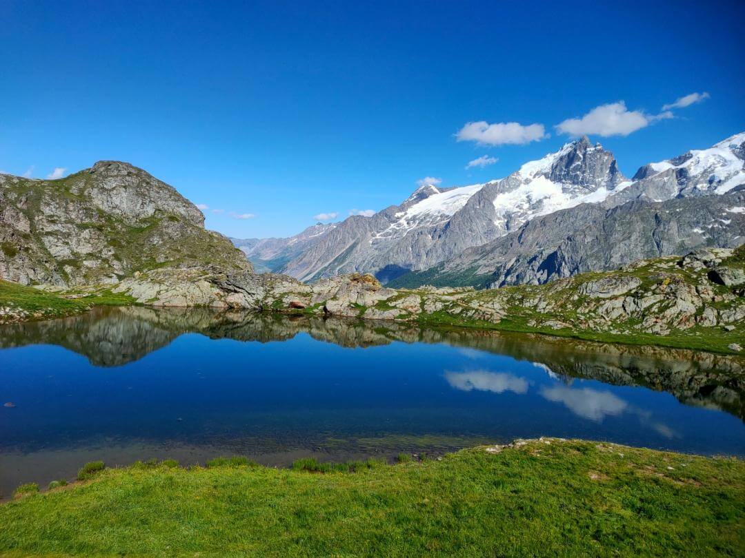 Paysage avec des montagnes